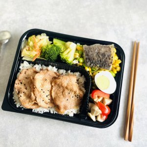 嫩煎里肌+清蒸鱸魚菲力健康便當