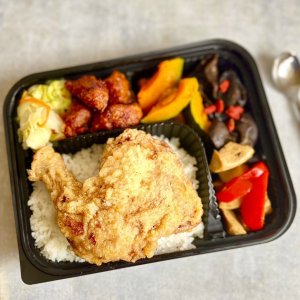 椒鹽炸雞+咕咾肉會議便當